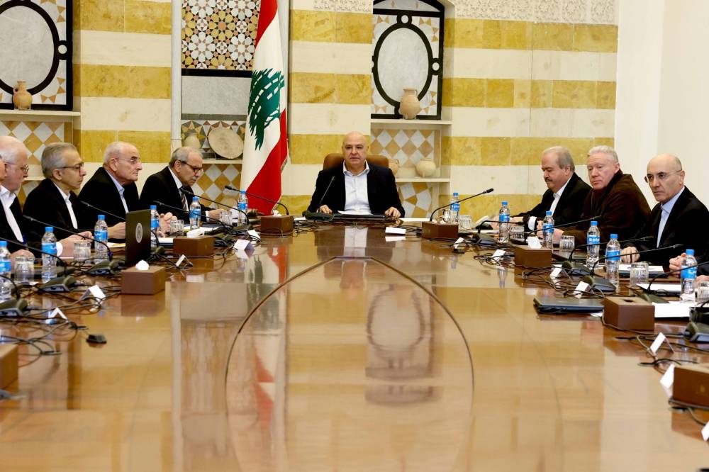 المجلس الأعلى للدفاع دعا اللبنانيين الى التشبث بالتزامهم بحس المسؤولية الوطنية العليا  وطمأنهم الى توافر المواد والإمكانات اللازمة كافة لضمان أمنهم الحياتي والمعيشي