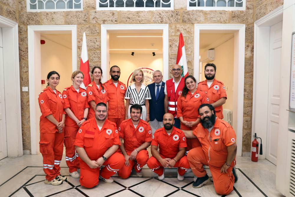 اللبنانية الاولى تفقدت مركز الصليب الاحمر في الجميزة بعد تأهليه واستعادت مع المسعفين والمسعفات اللحظات القاسية لحظة تفجير المرفأ