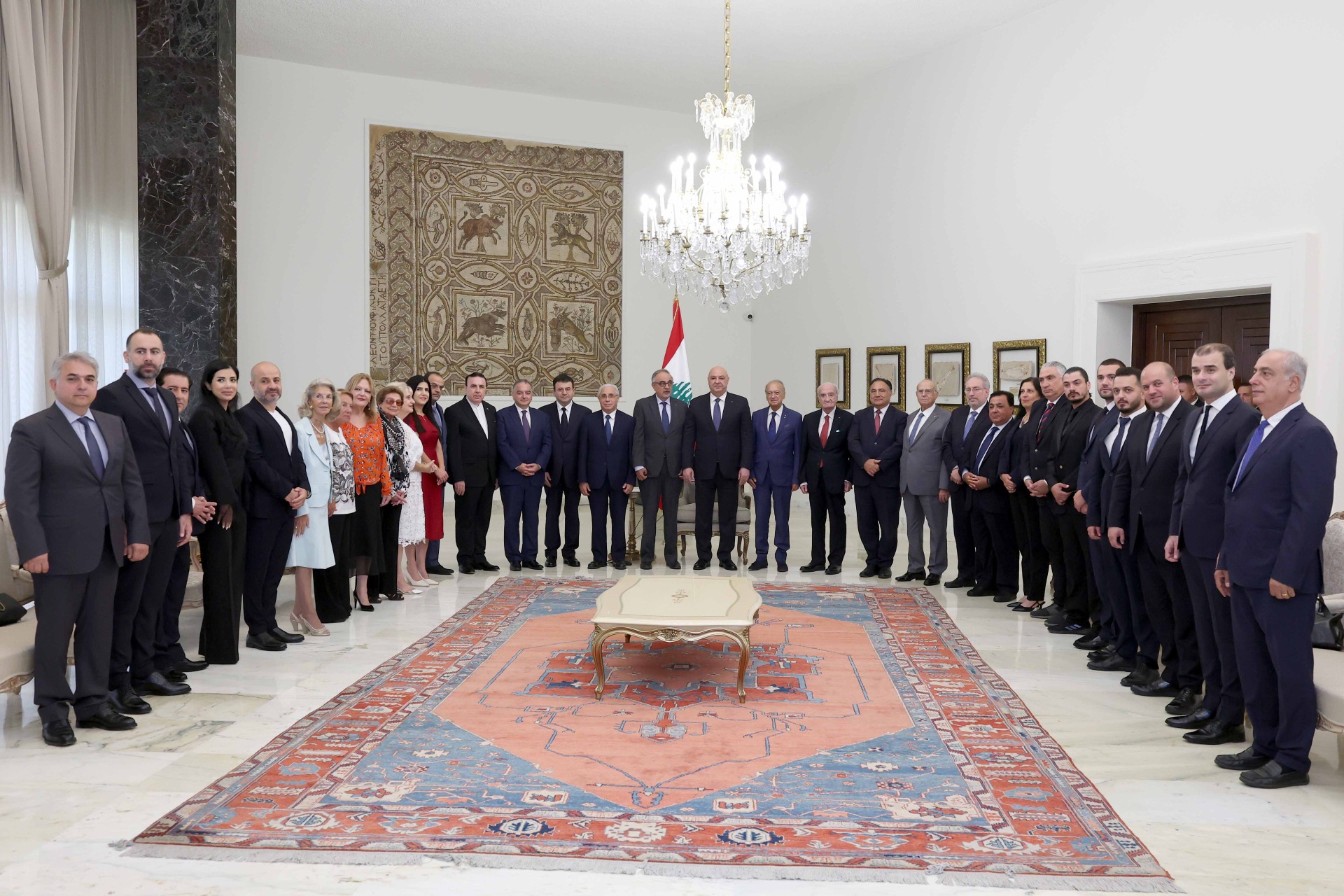 الرئيس عون أمام وفد المجلس العام الماروني: لا بد من الالتفاف حول الدولة التي تحمي الجميع  وتعمل من اجل مصلحة الجميع والابتعاد عن الطائفية والمذهبية والحزبية