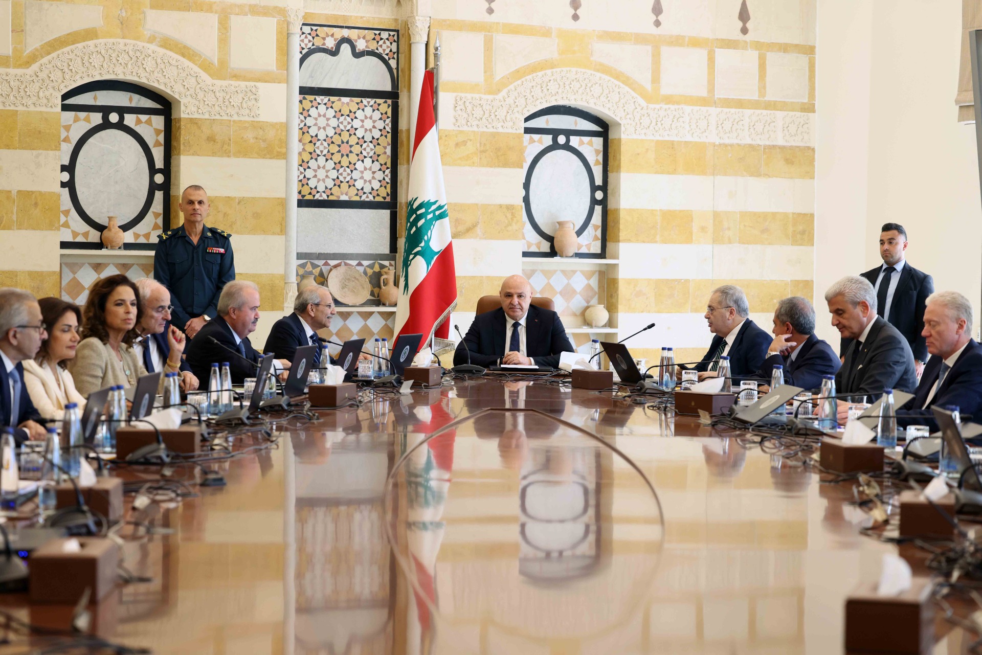 مجلس الوزراء وافق في جلسته اليوم في قصر بعبدا  على مشروع قانون منع التصرف بالبيوعات العقارية في المناطق التي يحتلها الجيش الإسرائيلي