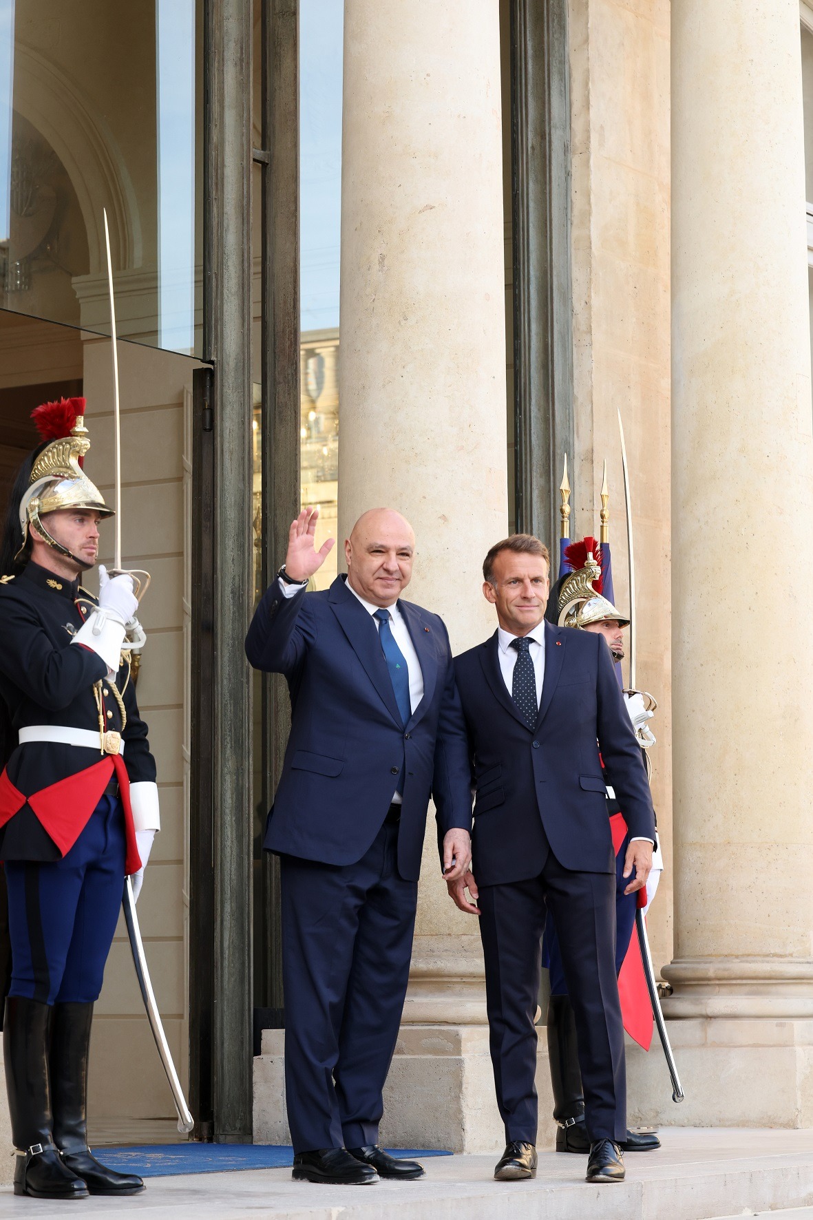 لقاء بين الرئيسين عون وماكرون في الاليزيه قبيل افتتاح الاجتماع التحضيري لمؤتمر دعم الجيش وقوى الامن في اطار مبادرة العقبة 