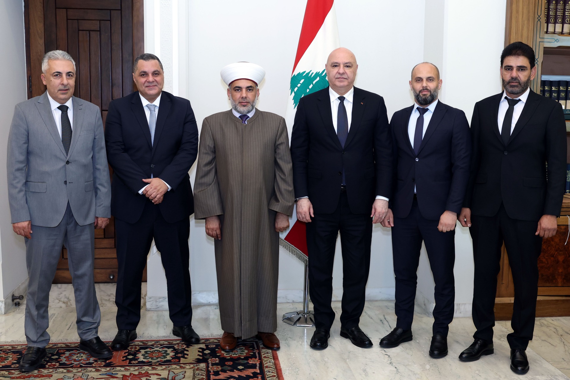رئيس الجمهورية تابع مع وفد بلديات عكار المعاناة من مكب سرار مؤكدا اهتمامه الشخصي بإيجاد حلول واقعية لأزمة النفايات والوفد وعد بإعادة فتح المكب