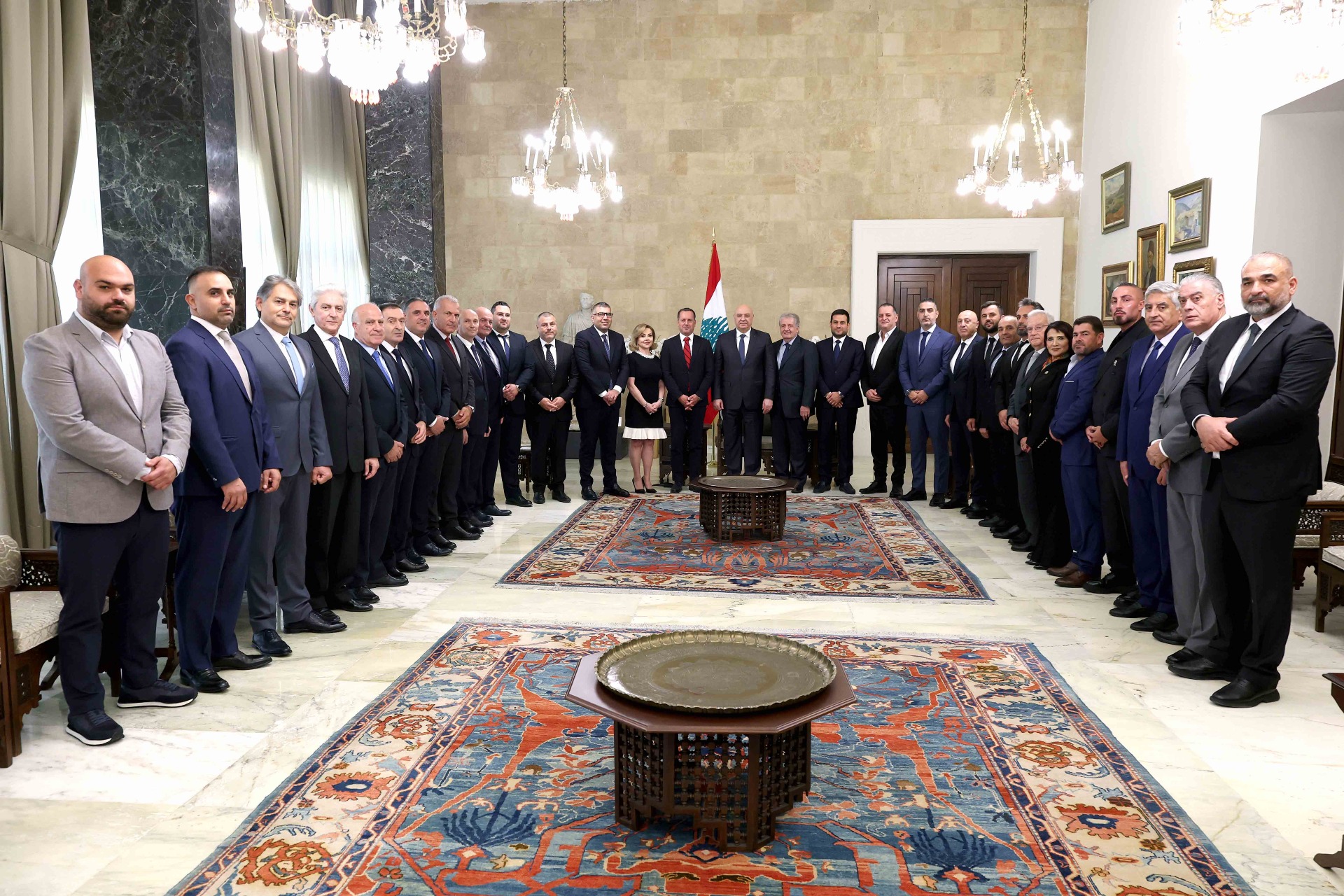 الرئيس عون شدد على دور البلديات في مساعدة الدولة على تأمين حقوق المواطنين واكد انه لا يمكن السماح بمحاولات تسييس الوضع الاقتصادي وتضخيمه لاهداف سياسية 