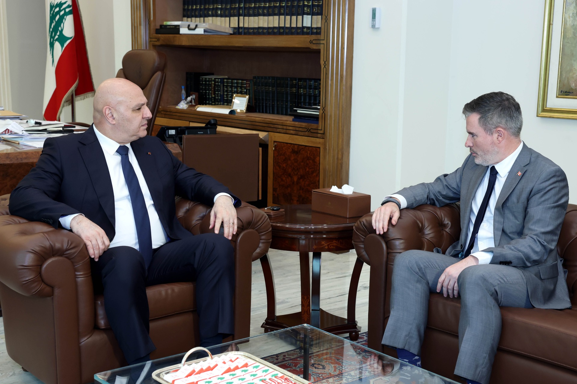 الرئيس عون عرض مع السفير الكندي في لبنان العلاقات الثنائية  والبحث تطرق الى إمكانية عودة الطيران الكندي الى لبنان
