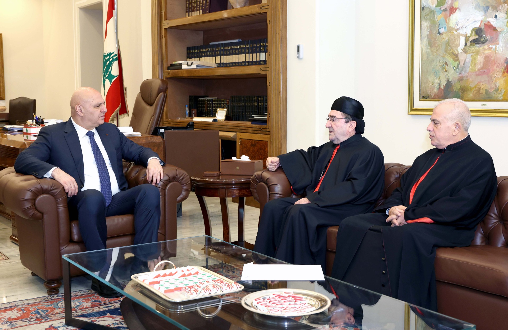 المطران خيرالله والمونسنيور أبو كسم وجها دعوة للرئيس عون لحضور حفل اطلاق كتاب يوثق الصور والخطابات التي رافقت زيارة قداسة البابا لاون الى لبنان
