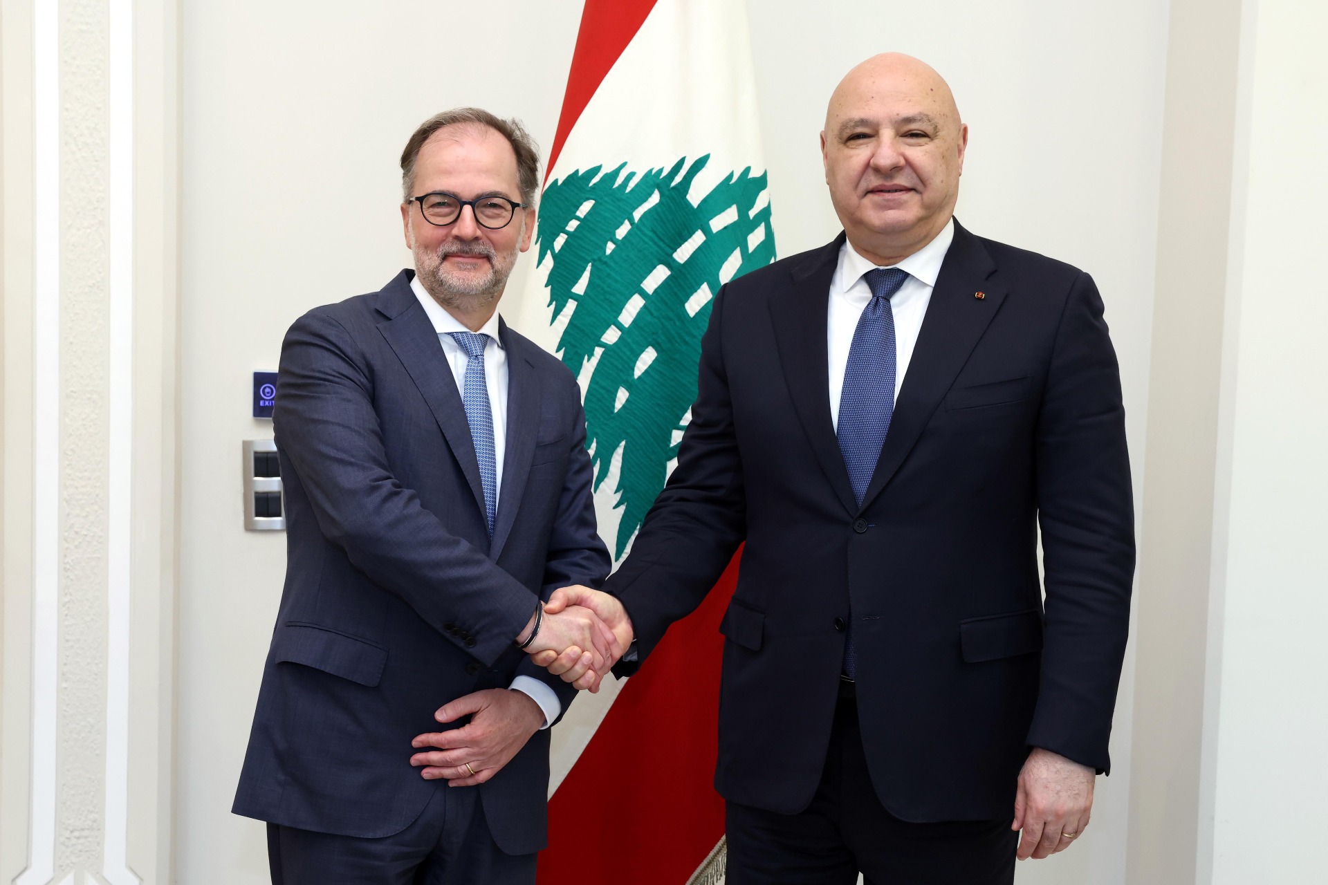  رئيس الجمهورية في رسالة الى غوتيريش بمناسبة يوم الامم المتحدة:  لبنان يثمّن الدور الذي تضطلع به المنظمة الدولية في دعم الاستقرار والسلام  ويتمسّك بالشرعية الدولية وبمبادئ الميثاق  --------  الرئيس عون اطلع من الامين العام لمؤتمر لاهاي للقانون الدولي على 
