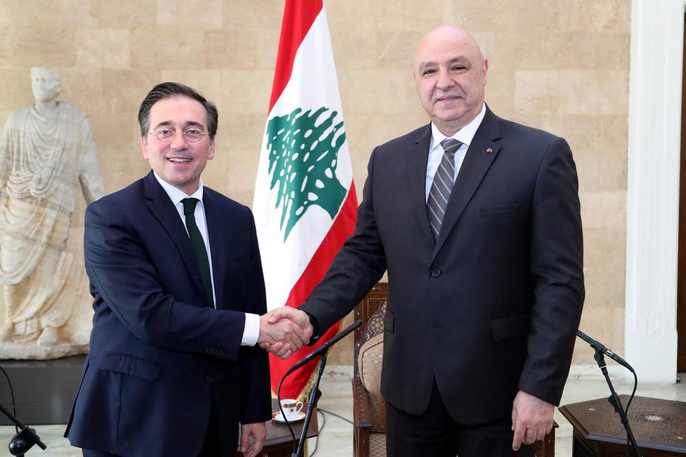  الرئيس عون استقبل وزير الخارجية الاسباني وتلقى دعوة منه لزيارة اسبانبا الوزير بوينو: هذه اللحظة مليئة بالتفاؤل بالنسبة الى لبنان  ويجب على الجميع العمل وبذل الجهود من اجل الاستقرار والسلام على مختلف الأصعدة