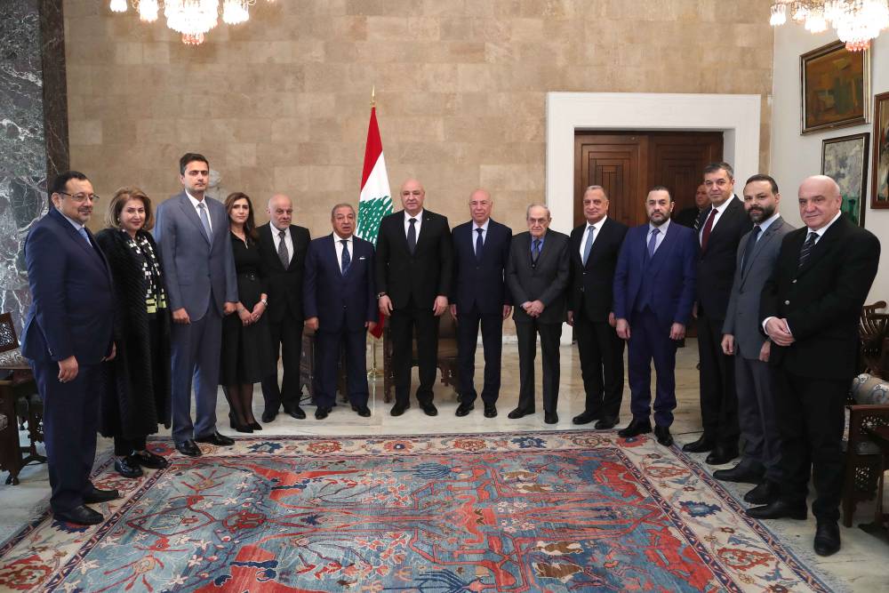 رئيس الجمهورية مستقبلاً وفد نقابة الصحافة: نتابع الاتصالات والتواصل مع الدول المؤثرة لالزام إسرائيل بالانسحاب في 18 شباط