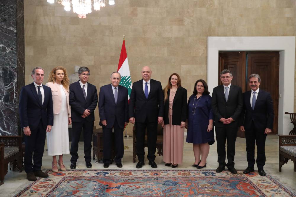 الرئيس عون التقى جميعة جاد ووفد شركات الاسمنت:  خطورة المخدرات تفوق الإرهاب والفساد والدولة تعمل على التصدي لها  وحذار الإدمان الالكتروني واستغلاله مسألة مواكبة التطور لالحاق الأذى بالشباب