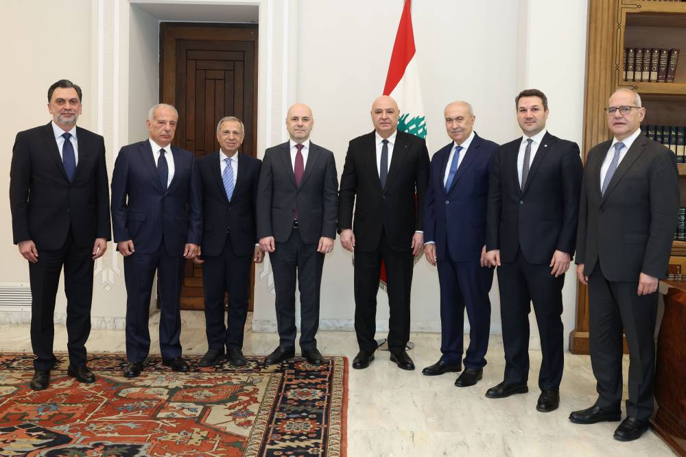 رئيس الجمهورية امام وفد من نواب بيروت:  مقاربة مرحلة ما بعد وقف اطلاق النار تتطلب وحدة في المواقف الوطنية   وتضامنا سياسيا جامعا مع الدولة لان المفاوضات المباشرة دقيقة ومفصلية