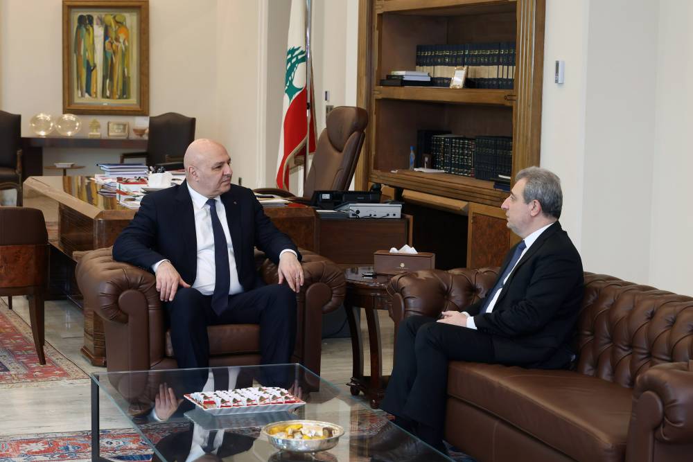 الرئيس عون عرض الأوضاع العامة مع النائب أبو فاعور  ونتائج الاتصالات لوقف اطلاق النار مع السفير السابق سيمون كرم