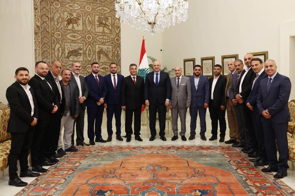 الرئيس عون امام وفدين من عكار والضنية: حريصون على  تحقيق الانماء المتوازن  والأولوية لمبنى الجامعة اللبنانية وتشغيل مطار القليعات