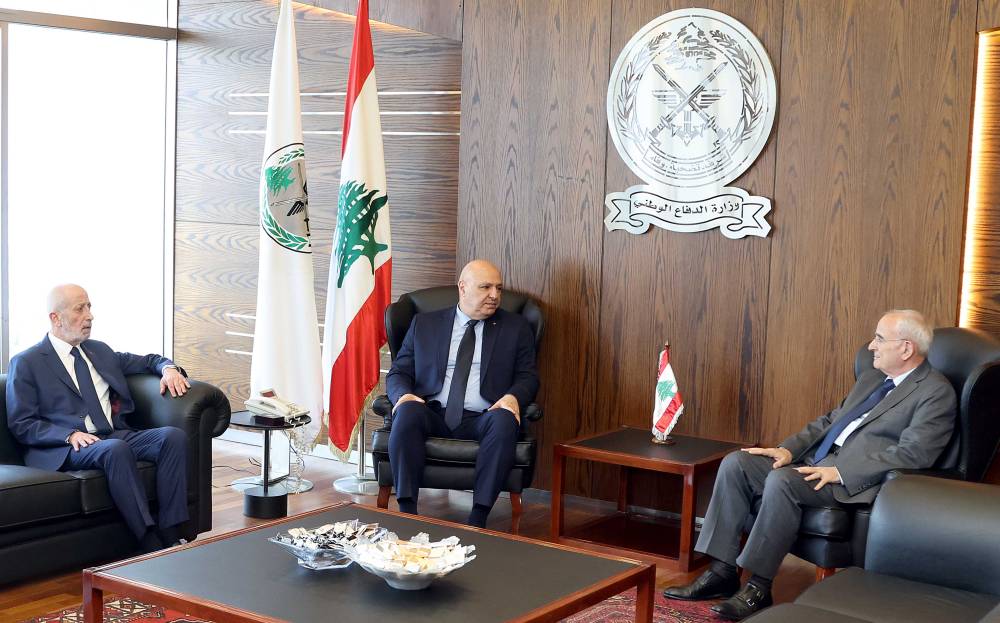 رئيس الجمهورية في اليرزة معزياً وزير الدفاع وقائد الجيش  بالشهداء العسكريين الذين قضوا في انفجار وادي زبقين