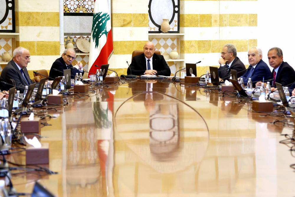 جلسة مجلس الوزراء في قصر بعبدا كلّفت الجيش وضع خطة تطبيقية لحصر السلاح  قبل نهاية العام الحالي وعرضها على المجلس قبل نهاية الشهر الجاري لاقرارها 
