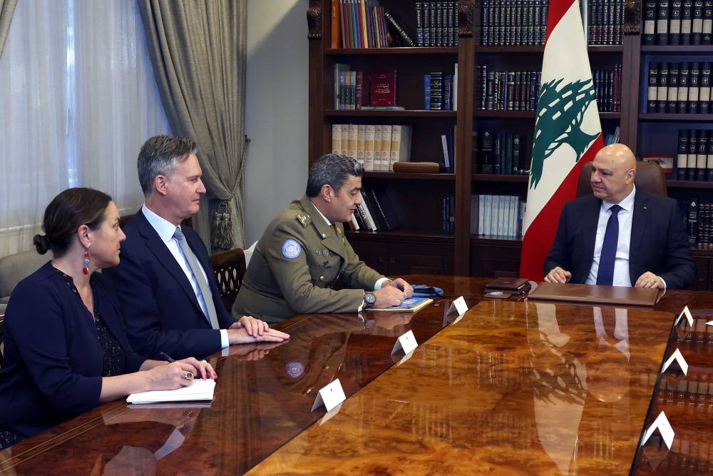 رئيس الجمهورية ابلغ قائد قوات اليونيفيل ان لبنان متمسك ببقاء القوات الدولية في الجنوب في المدة التي يتطلبها تنفيذ القرار 1701 بكامل مندرجاته
