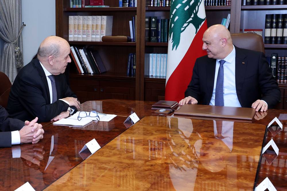 الرئيس عون أبلغ لودريان أن لبنان يرحب بأي دور فرنسي في اطار لجنة الميكانيزم