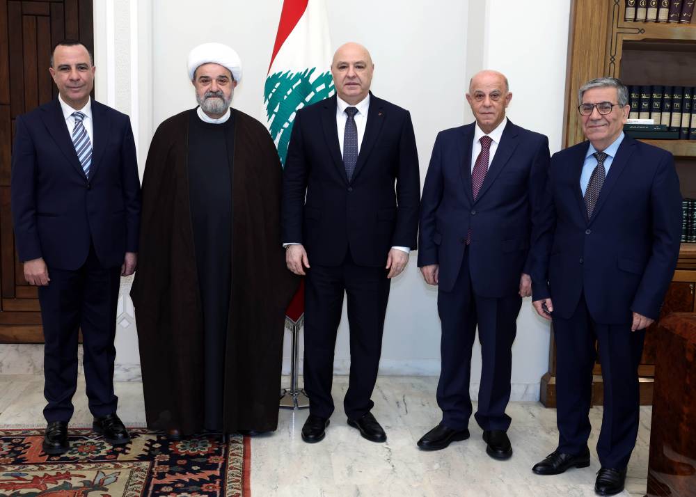 لقاءات نيابية وسياسية في قصر بعبدا  والرئيس عون  تسلم دعوة المجلس الإسلامي الشيعي الأعلى الى إفطار 27 الجاري