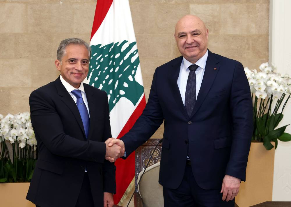 رئيس الجمهورية شدد خلال استقباله رئيس الوزراء الاردني     على اهمية وحدة الموقف العربي في مواجهة التحديات الراهنة الماثلة امام الدول العربية