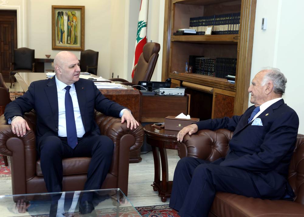 رئيس الجمهورية بحث مع وزير الدفاع الاوضاع الامنية  ونجاح الاجراءات التي اتخذها الجيش والقوى الامنية لحفظ الامن ليلة رأس السنة