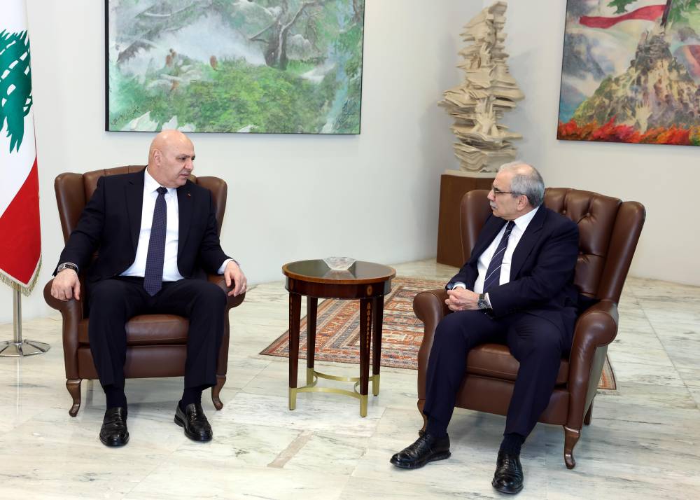 الرئيس عون اطّلع من الرئيس سلام على نتائج لقاءاته في منتدى دافوس وباريس  والبحث تطرق الى الوضع في الجنوب في ضوء الاعتداءات الإسرائيلية المستمرة