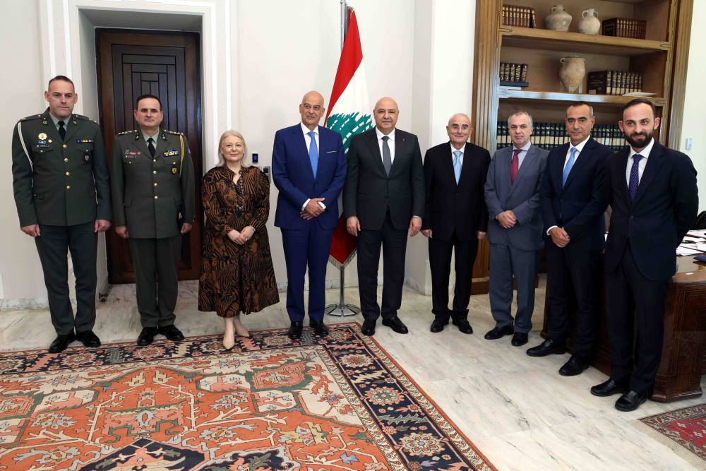 الرئيس عون استقبل وزير الدفاع اليوناني  الذي ابدى رغبة بلاده في تقديم مساعدات للجيش اللبناني