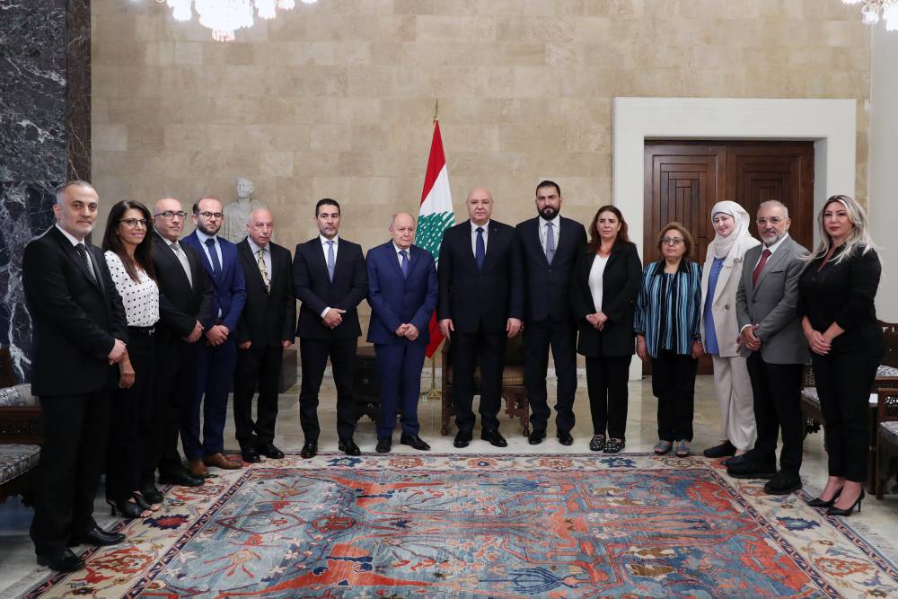 موظفو الادارة العامة علقوا اضرابهم من قصر بعبدا لمبادلة رئيس الجمهورية ايجابيته وتفهمه لمطالبهم