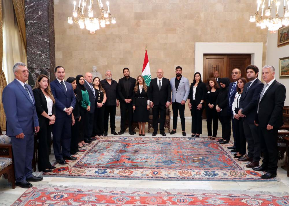 رئيس الجمهورية مستقبلا وفد أهالي شهداء مرفأ بيروت:  التزامي واضح بكشف الحقيقة كاملة ومحاسبة كل من تسبب في هذه الكارثة