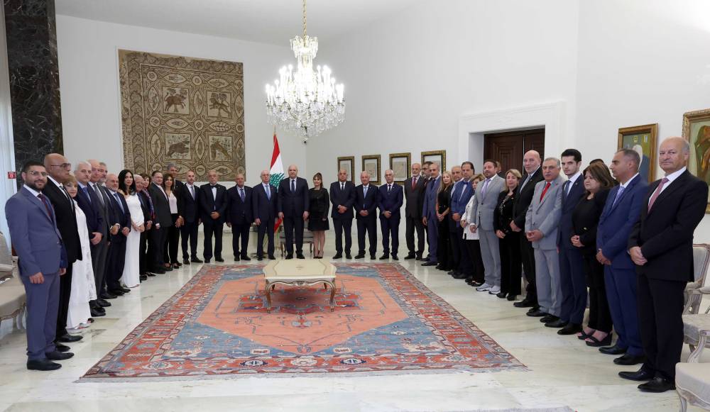 الرئيس عون اكد خلال استقباله وفد "اللقاء الارثوذكسي "  ان حق الاختلاف مقدس والخلاف ممنوع ويجب المحافظة على سقف المصلحة الوطنية