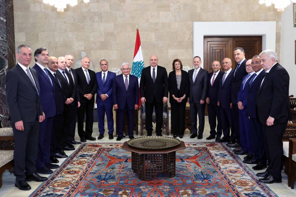رئيس الجمهورية استقبل وفودا من حزب الوطنيين الاحرار وجمعية المصارف وحركة التغيير   الرئيس عون دان استمرار الاعتداءات الإسرائيلية على المدنيين واستشهاد أربعة اشخاص  امس في النبطية داعياً للضغط على إسرائيل لاحترام وقف اطلاق النار