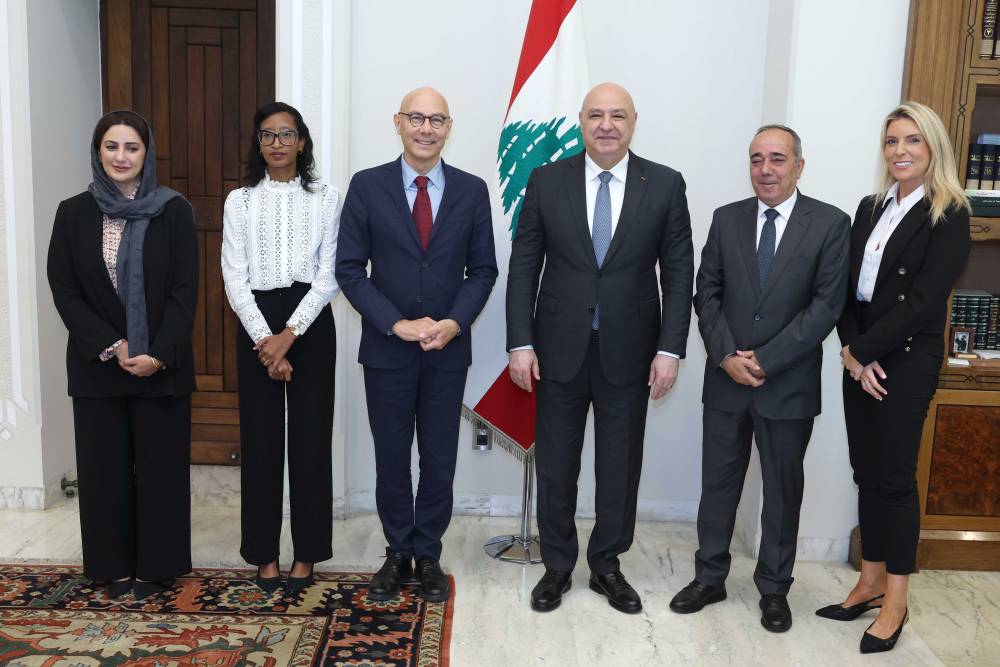 الرئيس عون مستقبلا المفوض السامي لحقوق الانسان:  مواصلة إسرائيل تدمير المنازل وجرف القرى في الجنوب تشكل انتهاكا مباشرا لحقوق الانسان  ومخالفة صريحة للقوانين والأعراف الدولية ما يستوجب تحركا دوليا لوضع حد لها