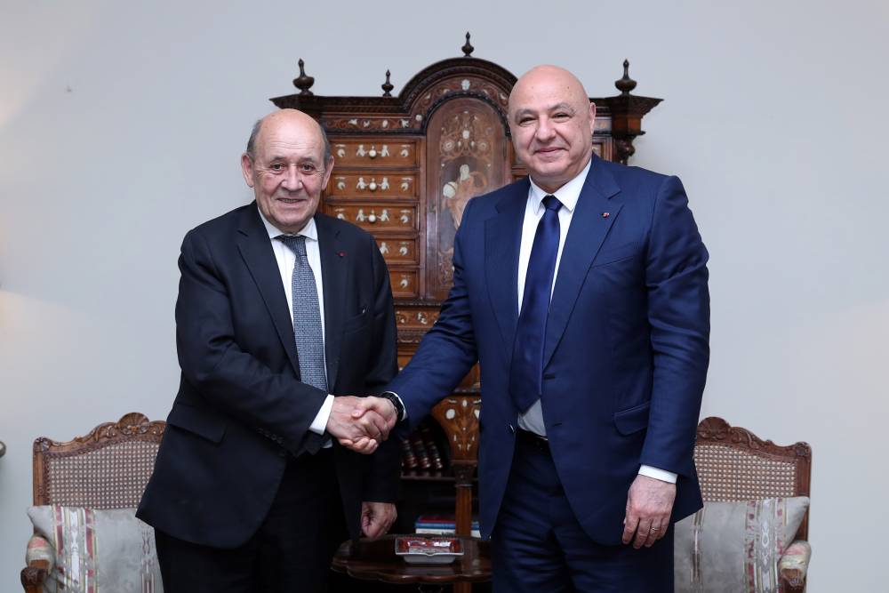 الرئيس عون استقبل الموفد الرئاسي الفرنسي جان ايف لودريان في بعبدا واستبقاه الى مائدة العشاء