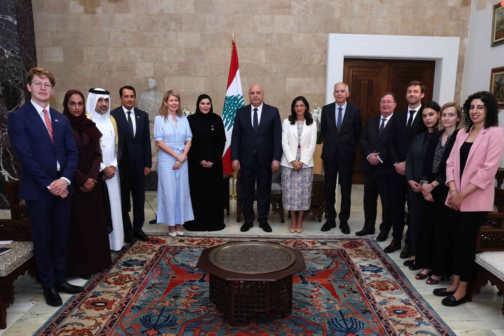 لقاءات وزارية ونيابية وإدارية في قصر بعبدا  والرئيس عون بحث موضوع المساعدات للبنان مع وفد فرنسي وقطري وبريطاني