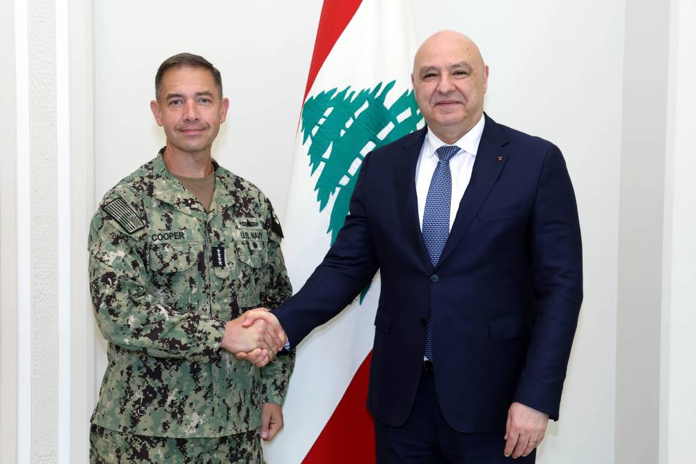 الرئيس عون استقبل قائد المنطقة الوسطى في الجيش الأميركي  واكد تصميم لبنان على بسط سلطة الدولة بواسطة قواها المسلحة حتى الحدود الجنوبية الدولية