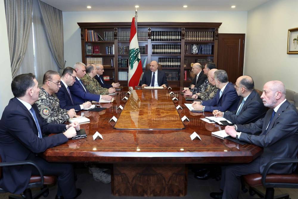 رئيس الجمهورية ترأس اجتماعاً امنيا للبحث في الاوضاع الامنية والاعتداءات الاسرائيلية  على الجنوب والبقاع وصولا الى بيروت والضاحية الجنوبية