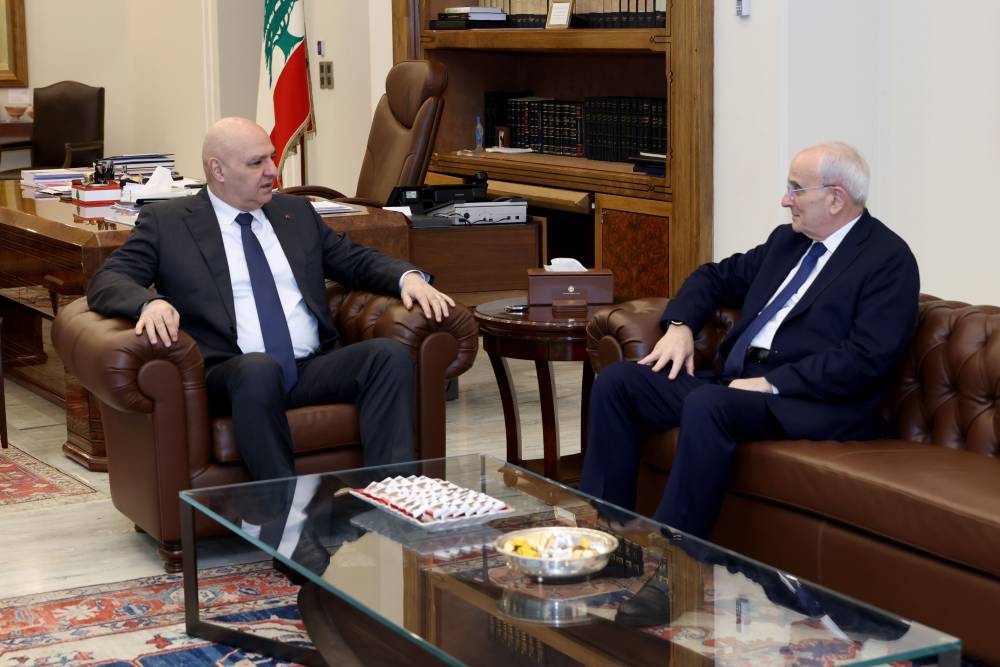 لقاءات وزارية ونيابية وديبلوماسية في قصر بعبدا  والرئيس عون تابع التصعيد الإسرائيلي المتواصل على لبنان مع وزير الدفاع الوطني