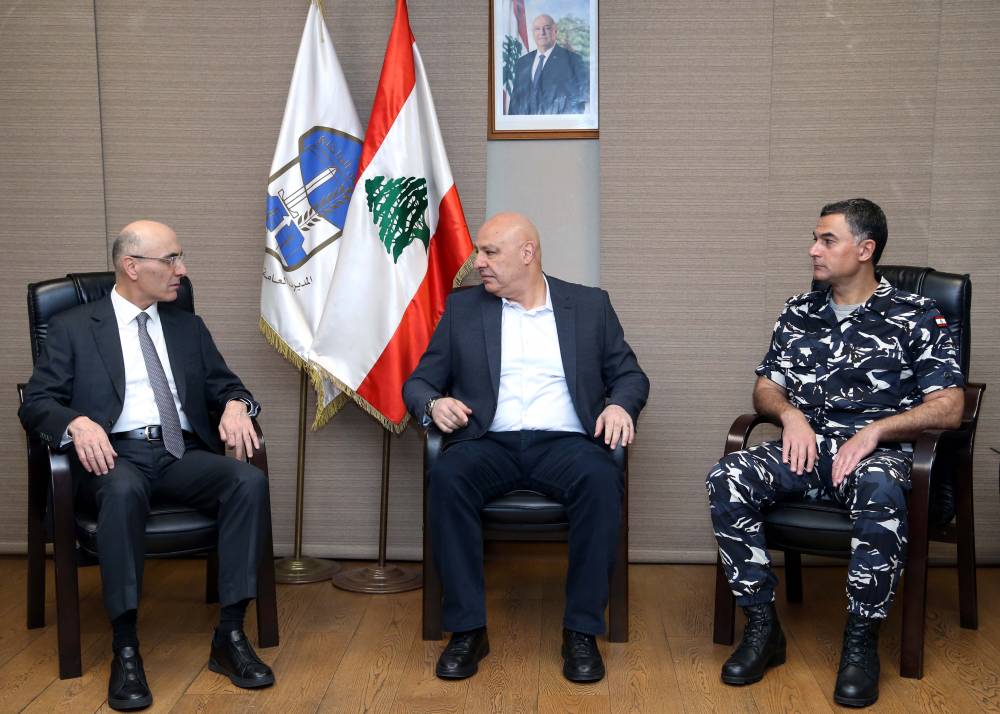 رئيس الجمهورية تفقد غرفة العمليات في قوى الأمن الداخلي في بيروت  لمتابعة المرحلة الثانية من الانتخابات البلدية والإختيارية في محافظتي الشمال وعكار