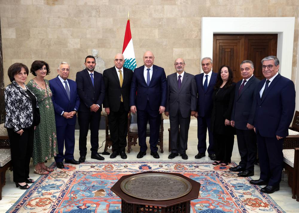 الرئيس عون: الدعوة الى حوار قبل الانتخابات النيابية هو بمثابة "حوار طرشان"  وهناك اصرار مني ومن الرئيسين بري وسلام على اجرائها في موعدها