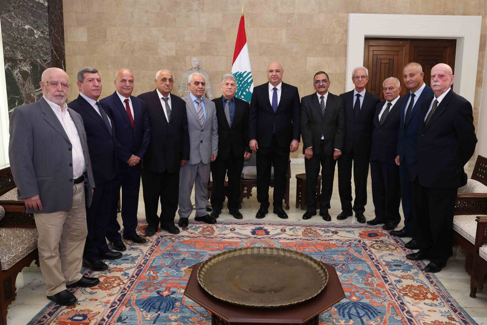 الرئيس عون استقبل وفدا من المهندسين المتقاعدين  وقدموا اقتراح الاستعانة بهم للتطوع في إعادة الاعمار