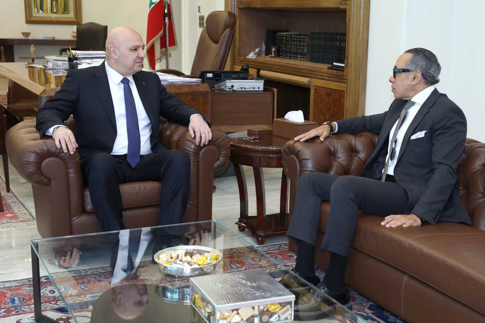 لقاءات سياسية وديبلوماسية في قصر بعبدا  والرئيس عون عرض مع  السفير المصري تطور الاعتداءات الإسرائيلية على لبنان