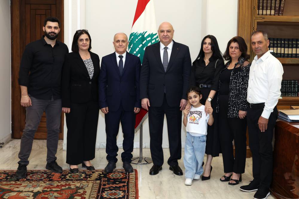    الرئيس عون يؤكد امام عائلة الرائد الشهيد جوزف حنا  وقوفه الى جانبهم وكل عائلات شهداء الجيش