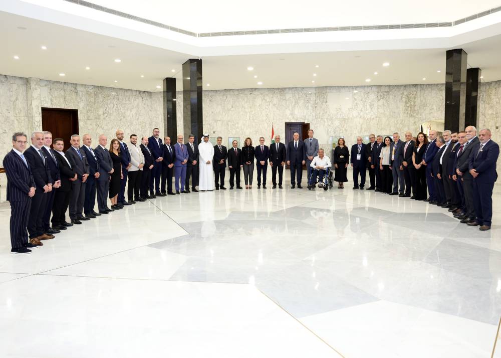 الرئيس عون استقبل وفد أطباء الاسنان الدوليين  المشاركين في المؤتمر الدولي لطب الاسنان في بيروت