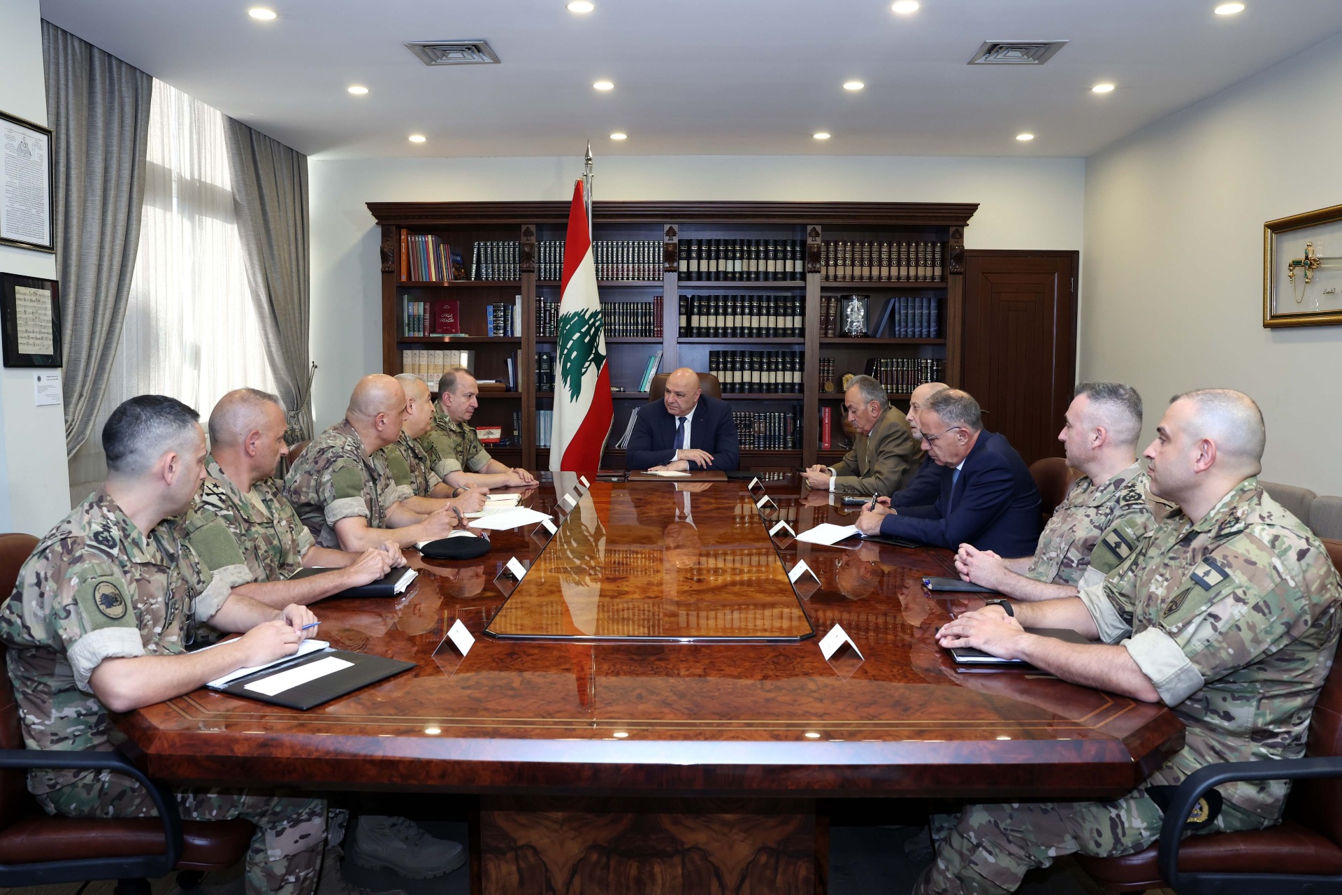 الرئيس عون اطلع بحضور قائد الجيش من الوفد العسكري  على نتائج الاجتماعات اللبنانية الأميركية الإسرائيلية في تامبا