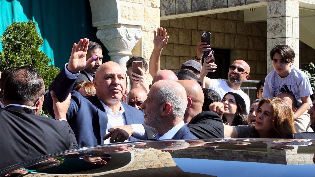 كلمة الرئيس عون من أمام قلم الاقتراع في مبنى بلدية العيشية مسقط رأسه بعد ممارسة حقه الانتخابي